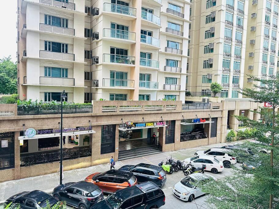Modern Solace - The Florence 1br Apartment