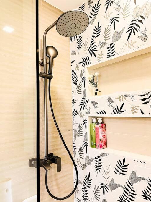 Modern Solace - The Florence 1br Manila