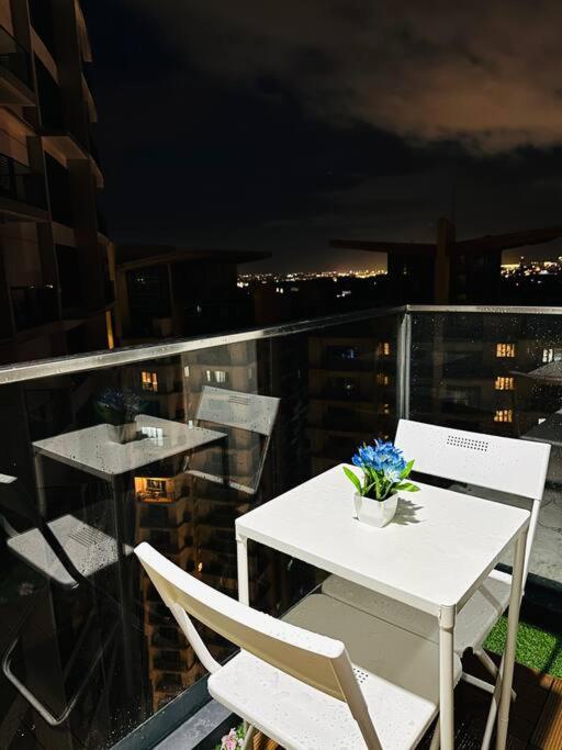 Modern Solace - The Florence 1br Apartment Manila