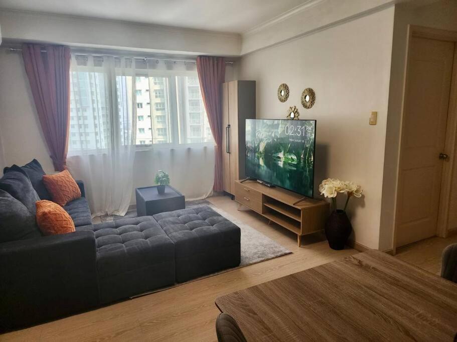 Elegant Family Retreat In The Heart Of Bgc Apartment Manila
