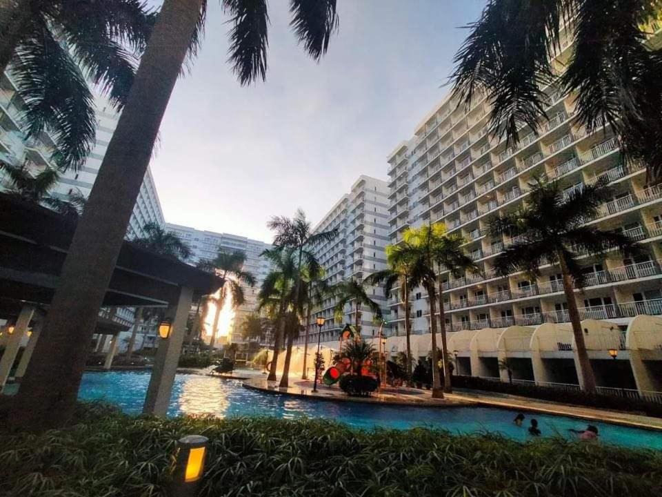 Shell Residences Mall Of Asia *