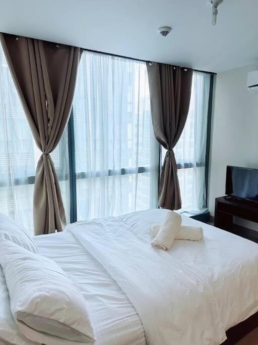 Apartment Luxury Place To In Bgc Manila