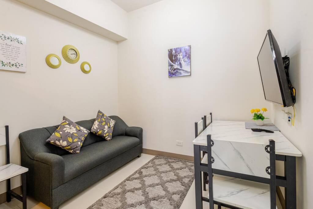 Luxurious Bayview 2br Near Moa Picc Ccp Free Wifi In Pasay Apartment Manila