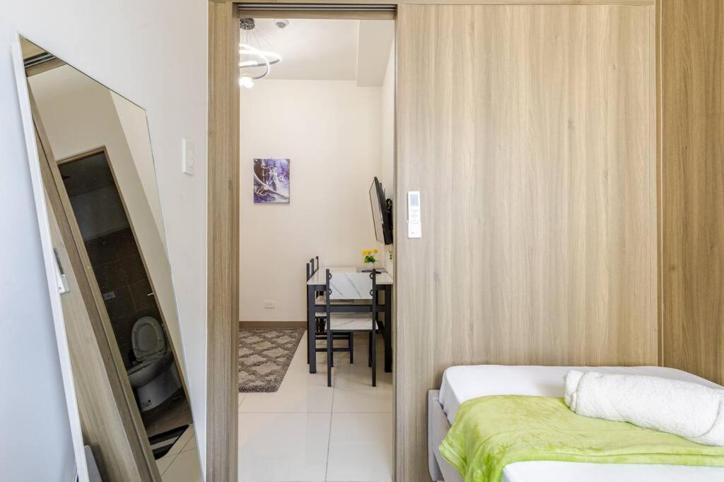 Luxurious Bayview 2br Near Moa Picc Ccp Free Wifi In Pasay Apartment *