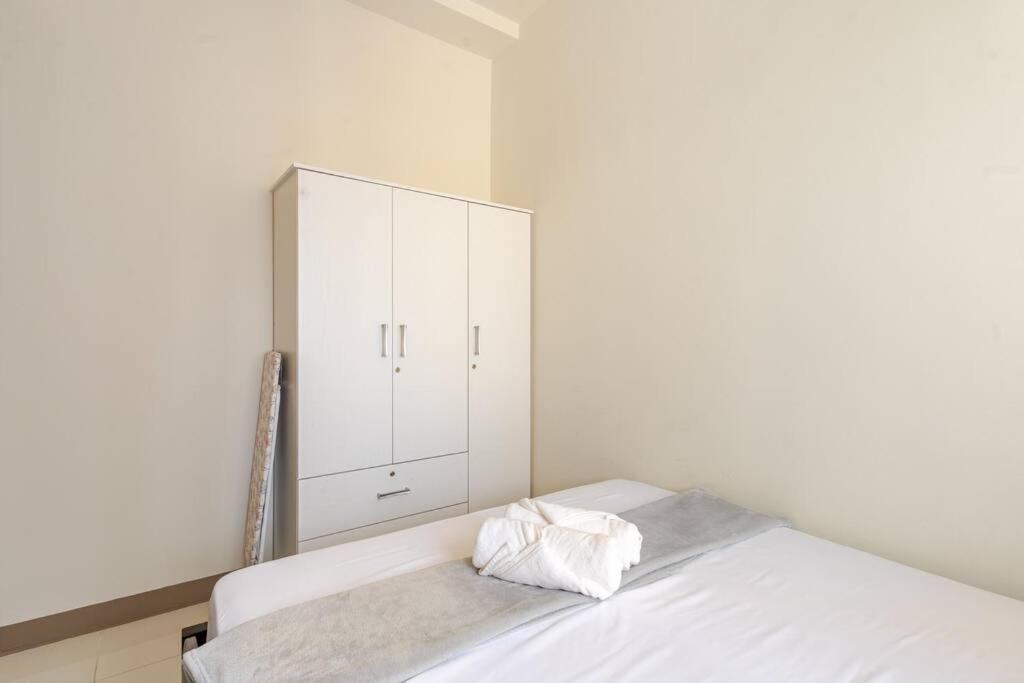 Luxurious Bayview 2br Near Moa Picc Ccp Free Wifi In Pasay