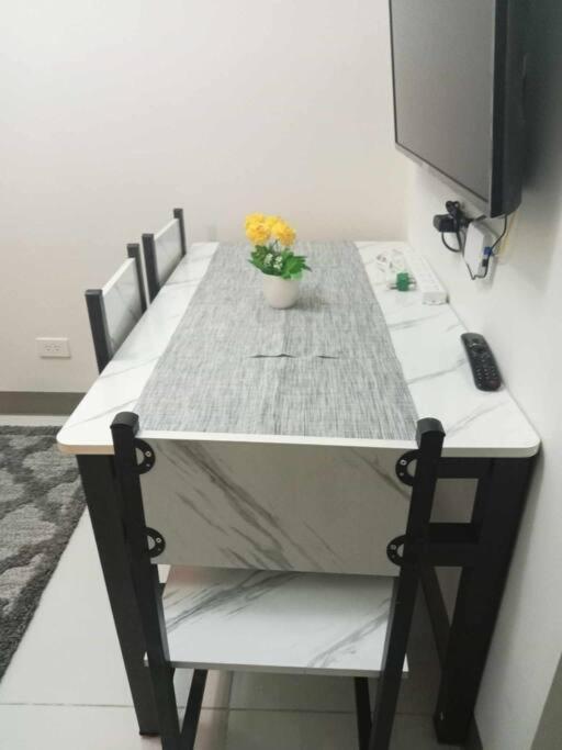 Luxurious Bayview 2br Near Moa Picc Ccp Free Wifi In Pasay Manila