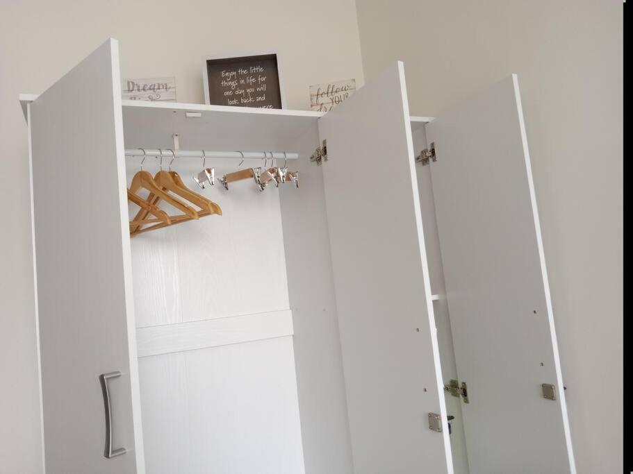 Apartment Luxurious Bayview 2br Near Moa Picc Ccp Free Wifi In Pasay *
