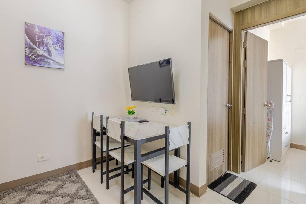 Luxurious Bayview 2br Near Moa Picc Ccp Free Wifi In Pasay Apartment *