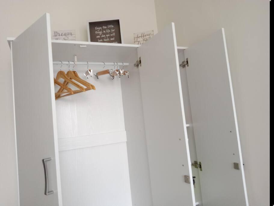 Luxurious Bayview 2br Near Moa Picc Ccp Free Wifi In Pasay