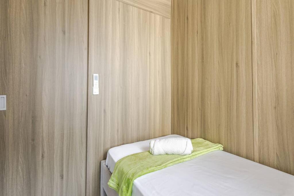 Luxurious Bayview 2br Near Moa Picc Ccp Free Wifi In Pasay Manila