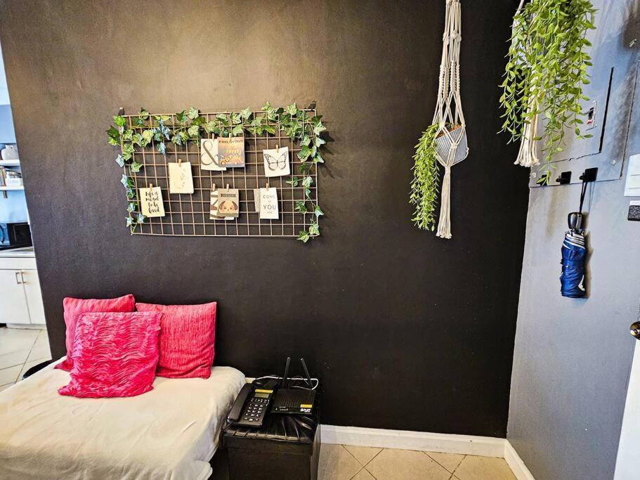 Pet-friendly Chic Near Acacia Estates & Bgc
