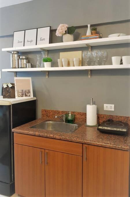 Pet-friendly Chic Near Acacia Estates & Bgc
