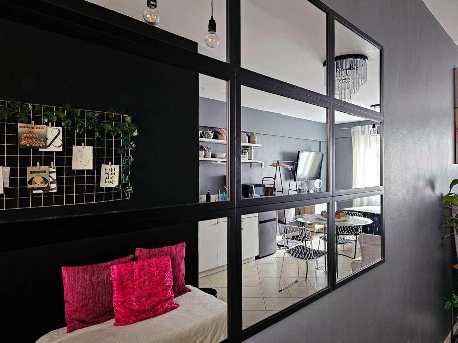 Pet-friendly Chic Near Acacia Estates & Bgc Manila