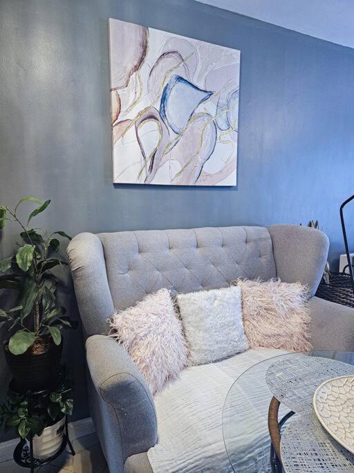 Apartment Pet-friendly Chic Near Acacia Estates & Bgc
