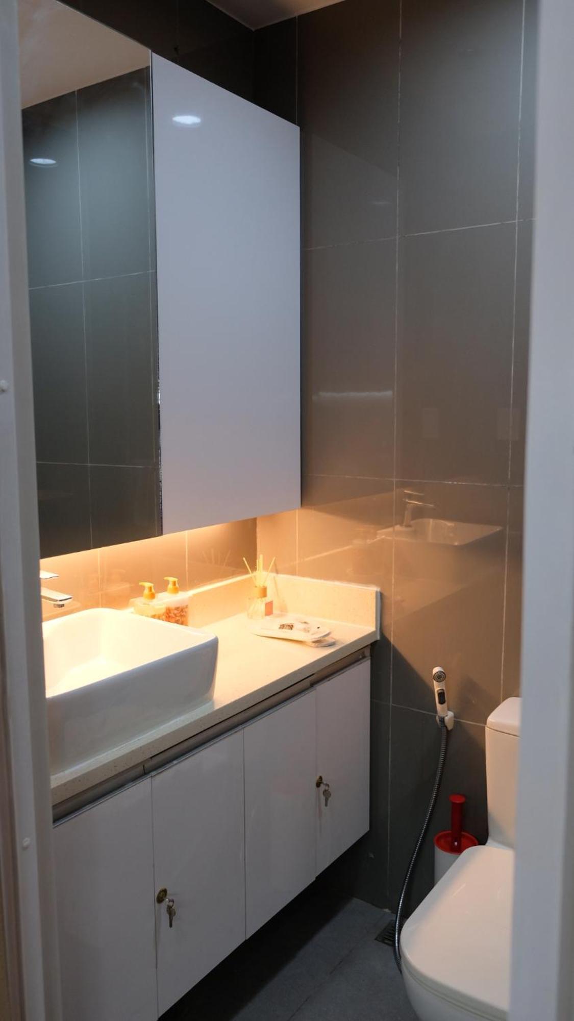Air Fantasy Sophisticated Chic Family Living 300 Mbps Fast Apartment *