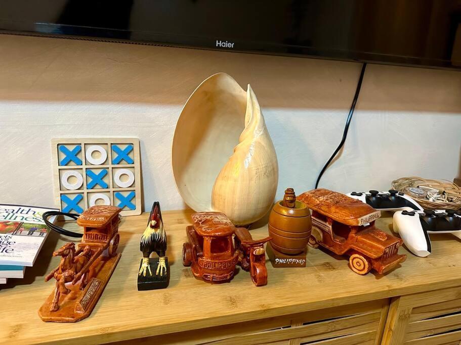 Native Themed Staycation In Qc Apartment