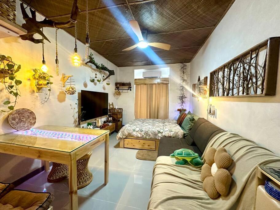 Apartment Native Themed Staycation In Qc