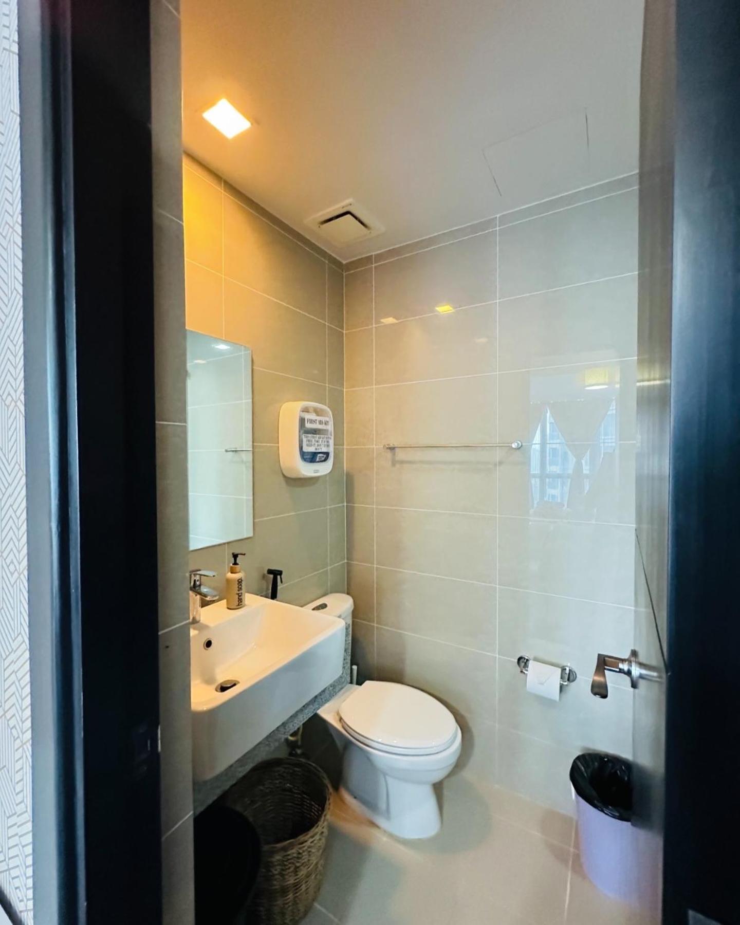 1br Uptown Parksuites Tower 1 * Manila