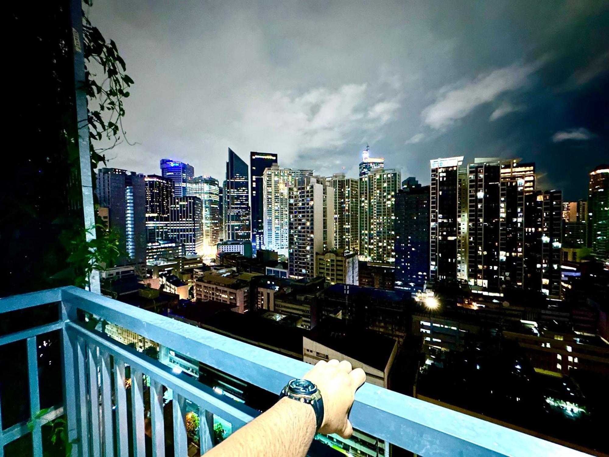 High Rise With Balcony, Pool, Gym, Skygarden, Grand Lobby And Working Lounge 28f Manila