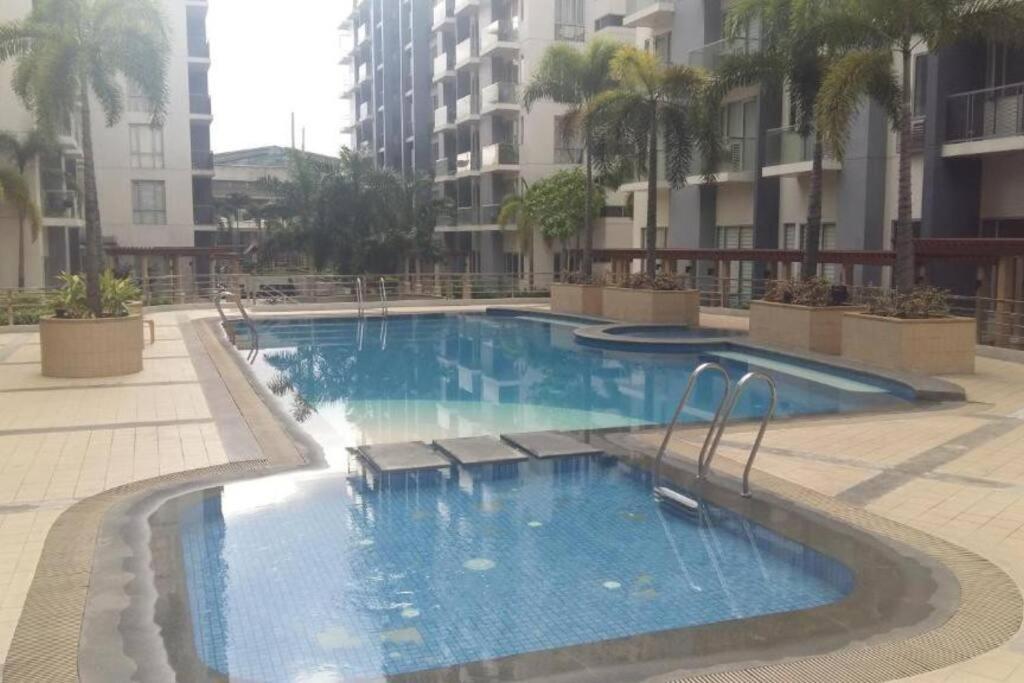 Golden Palm At One Palm Tree Apartment