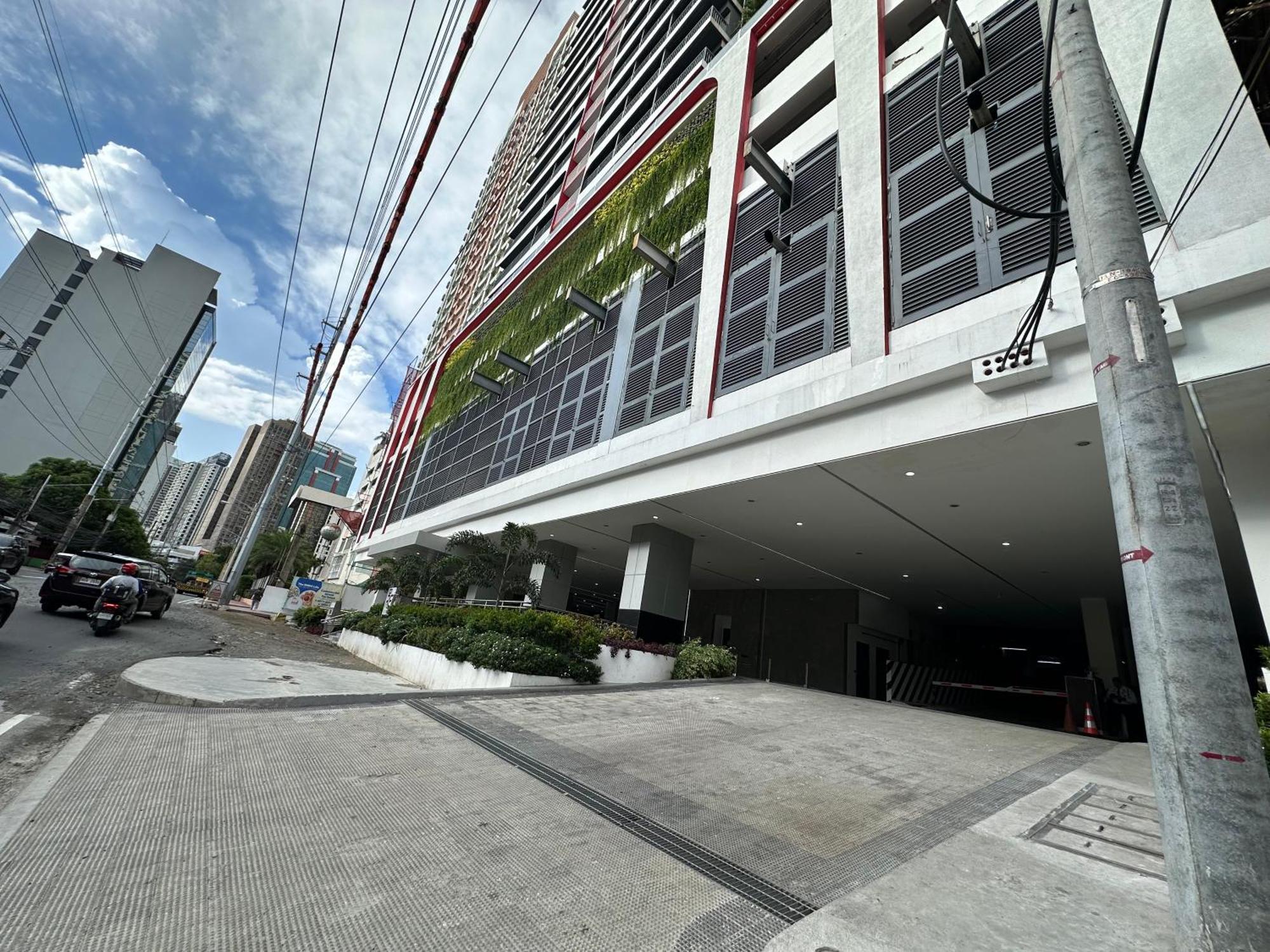 High Rise With Balcony, Pool, Gym, Skygarden, Grand Lobby And Working Lounge 28f * Manila