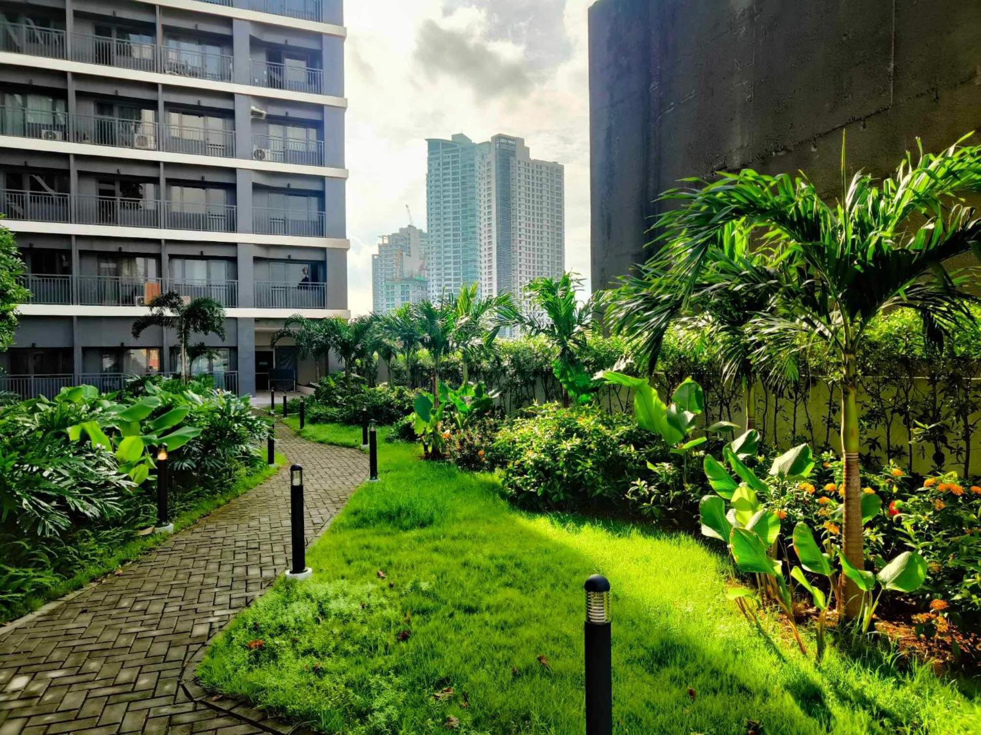 High Rise With Balcony, Pool, Gym, Skygarden, Grand Lobby And Working Lounge 28f Apartment *