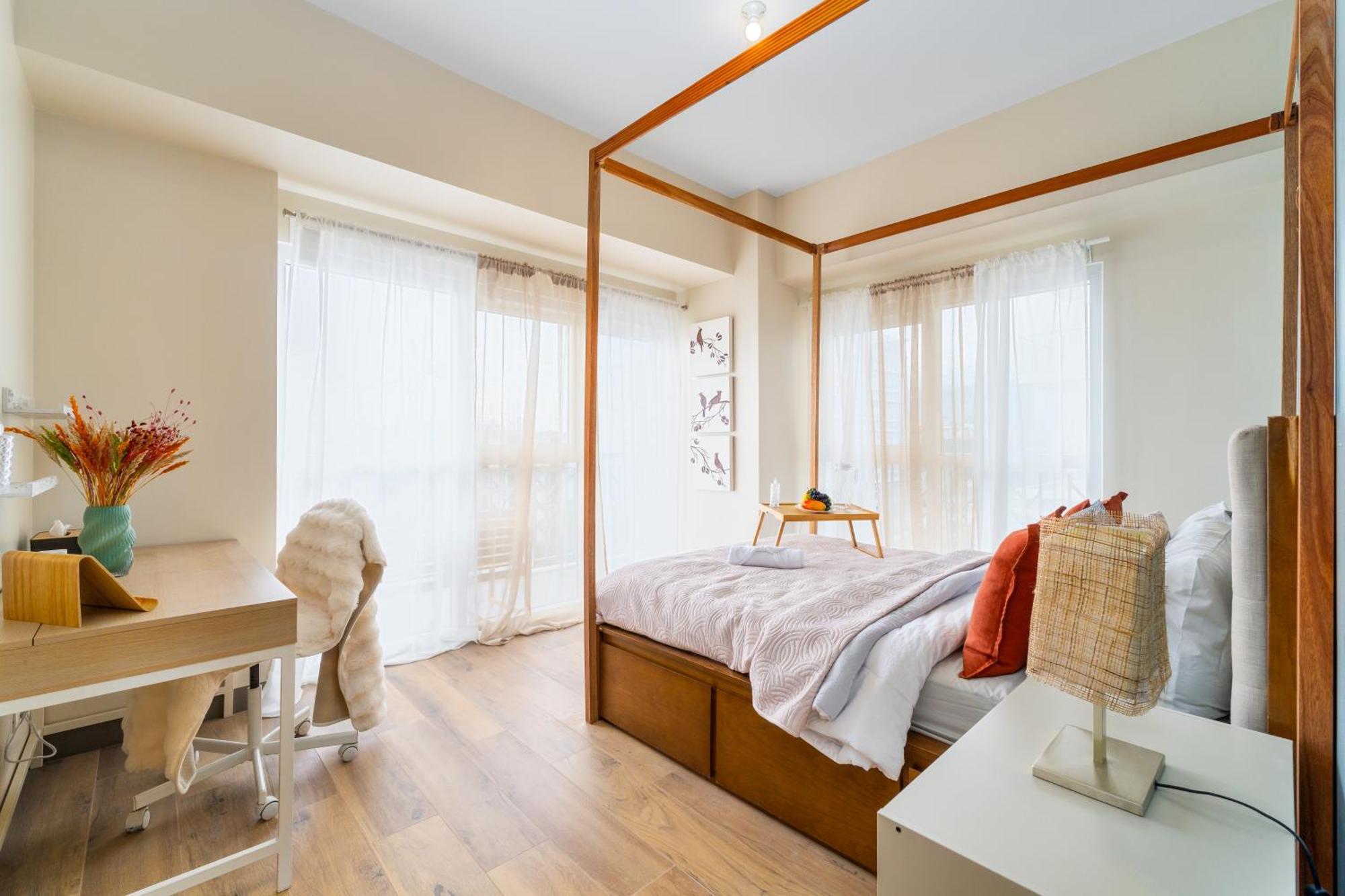 Prime Location, Luxury 4br Minutes To Okada-hyatt-naia-moa-sleeps 16-massage Chair