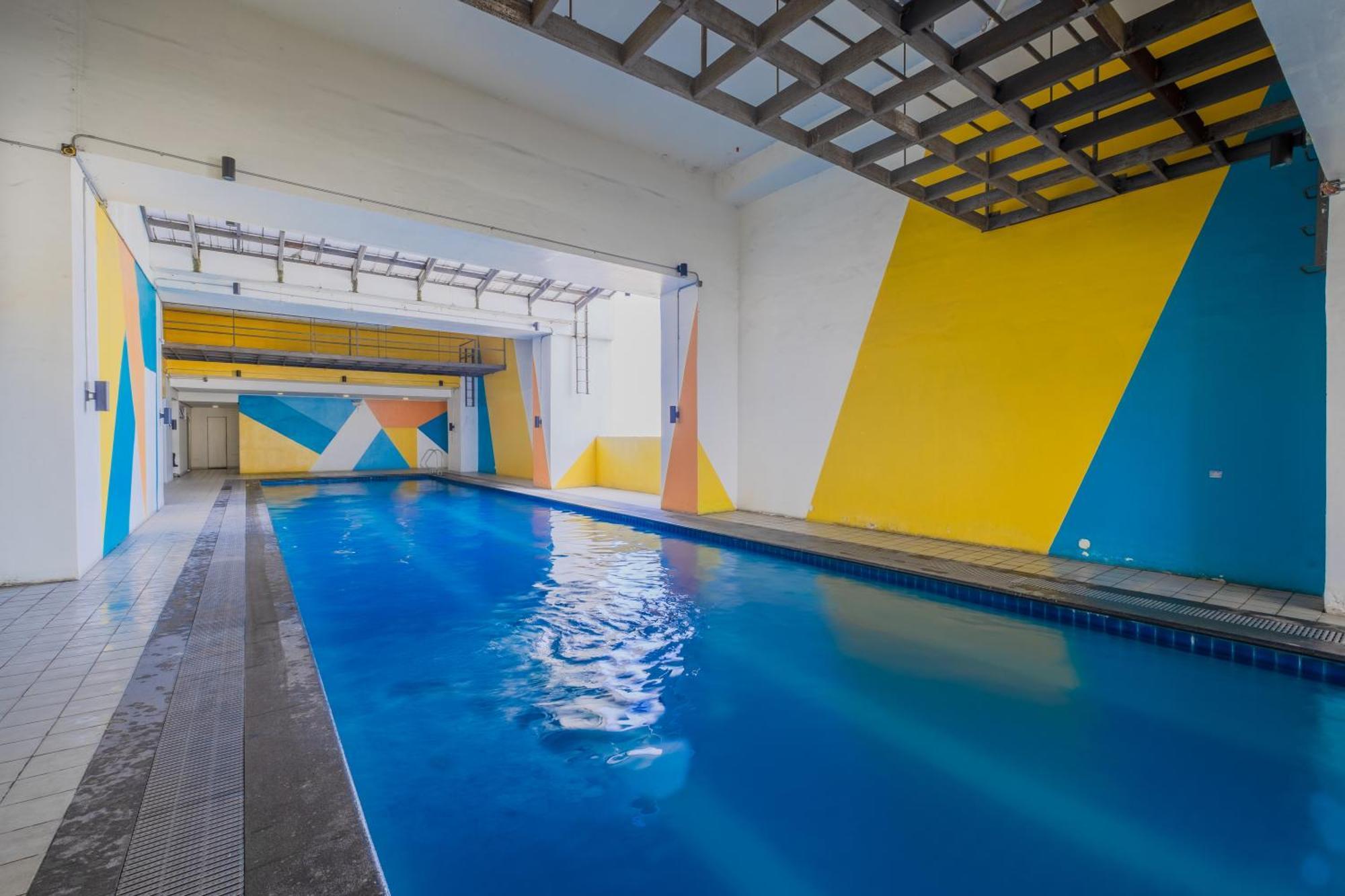 Elegant In Qc 100mbps Internet Speed Free Gym & Pool Access