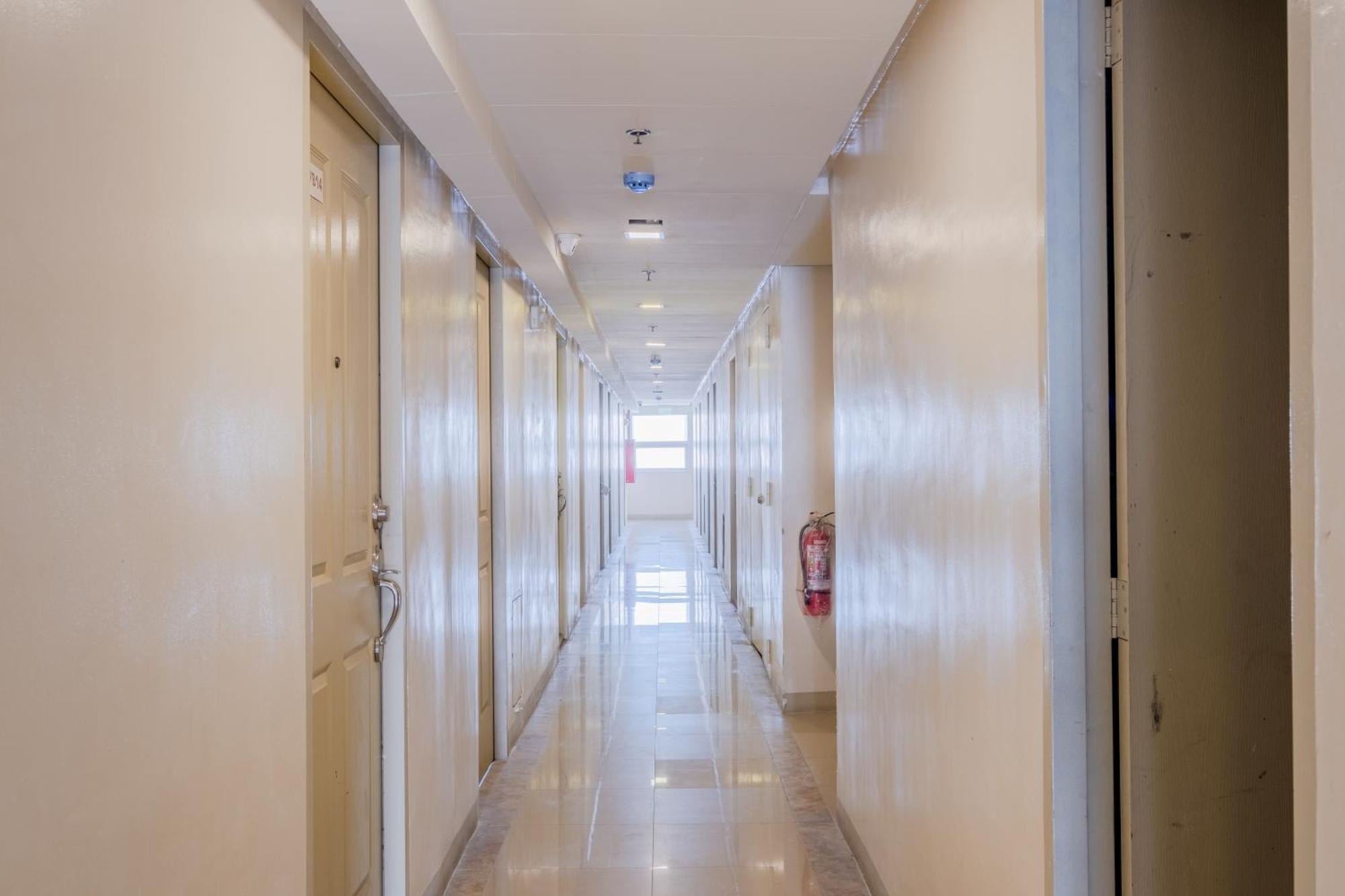Elegant In Qc 100mbps Internet Speed Free Gym & Pool Access Manila