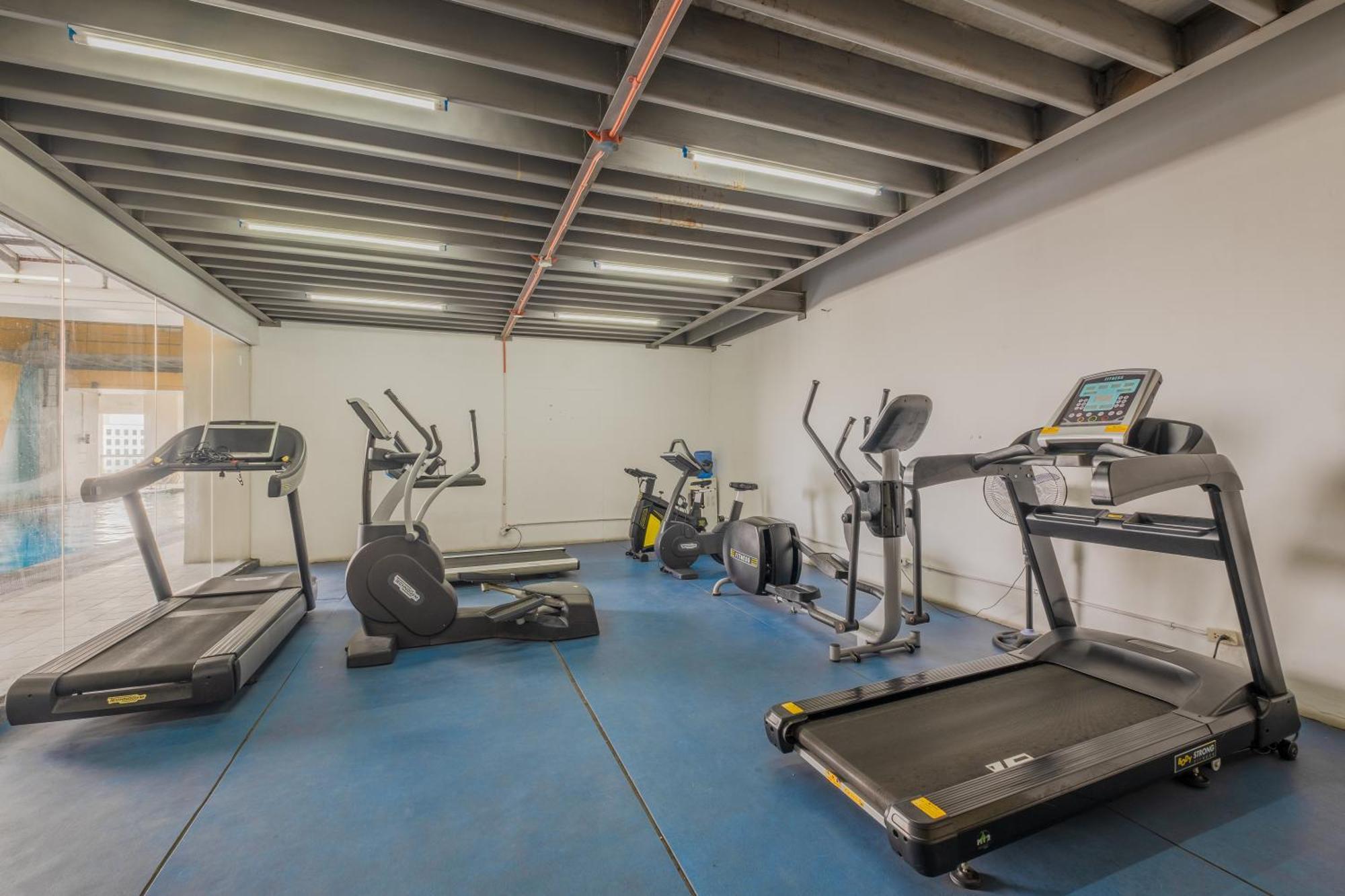 Elegant In Qc 100mbps Internet Speed Free Gym & Pool Access * Manila