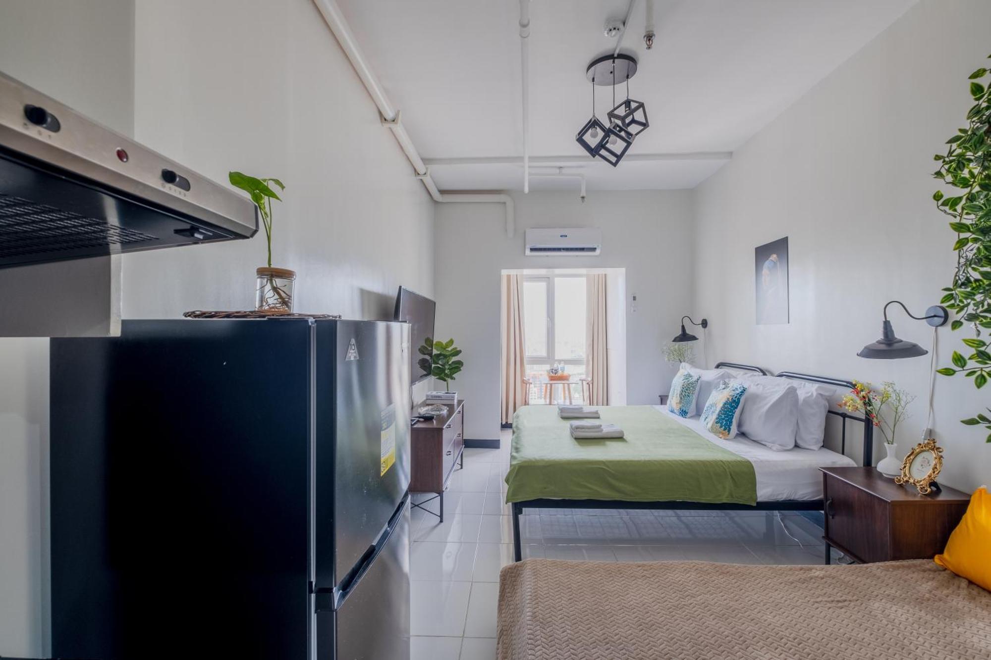 Elegant In Qc 100mbps Internet Speed Free Gym & Pool Access Apartment *