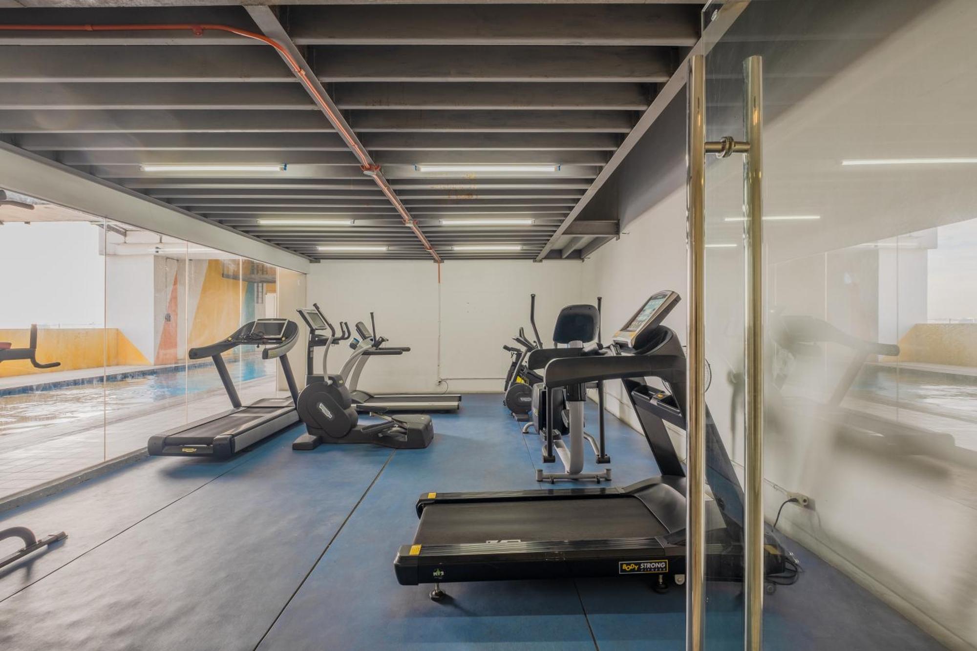 Apartment Elegant In Qc 100mbps Internet Speed Free Gym & Pool Access *