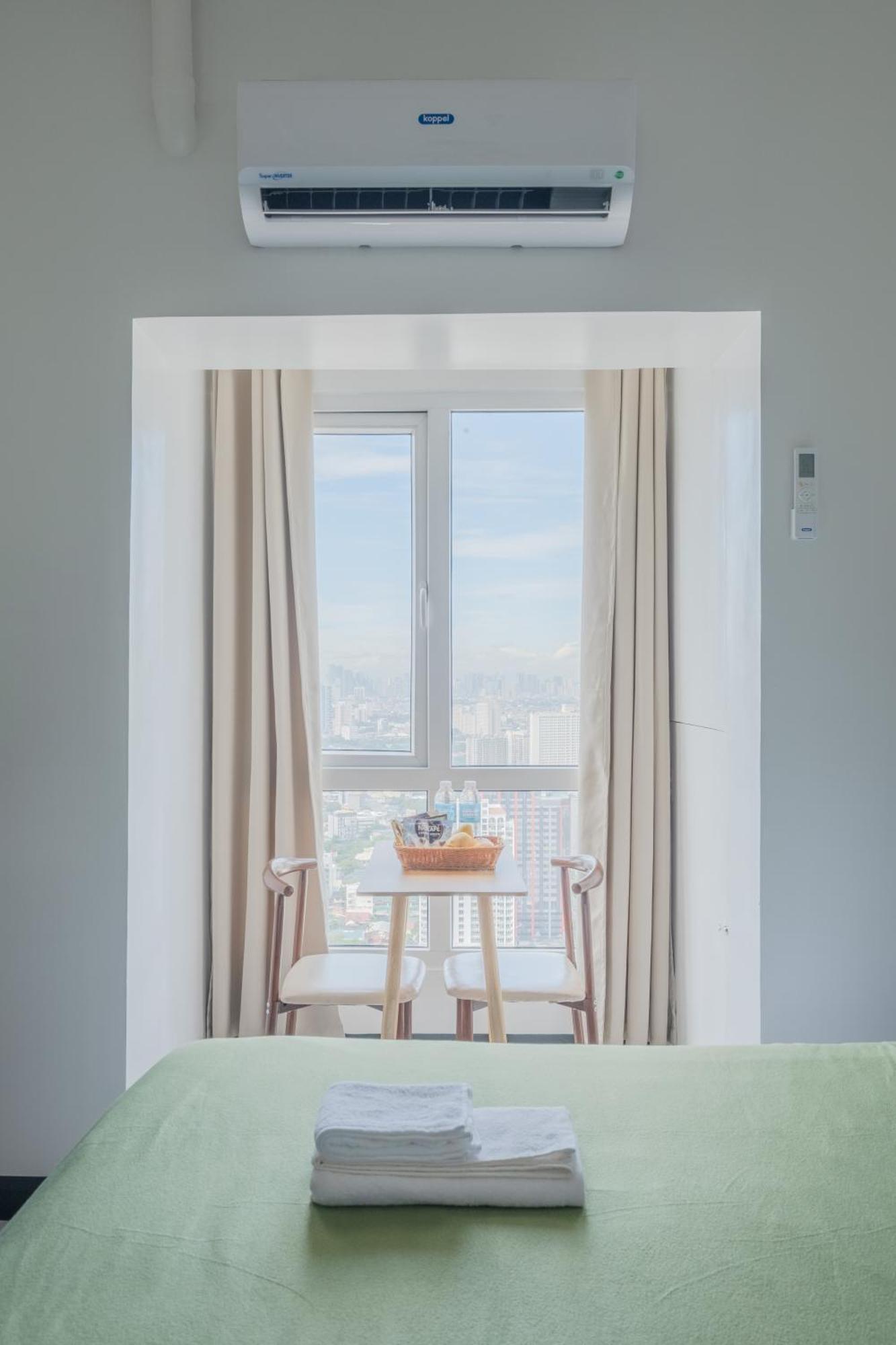 Apartment Elegant In Qc 100mbps Internet Speed Free Gym & Pool Access Manila