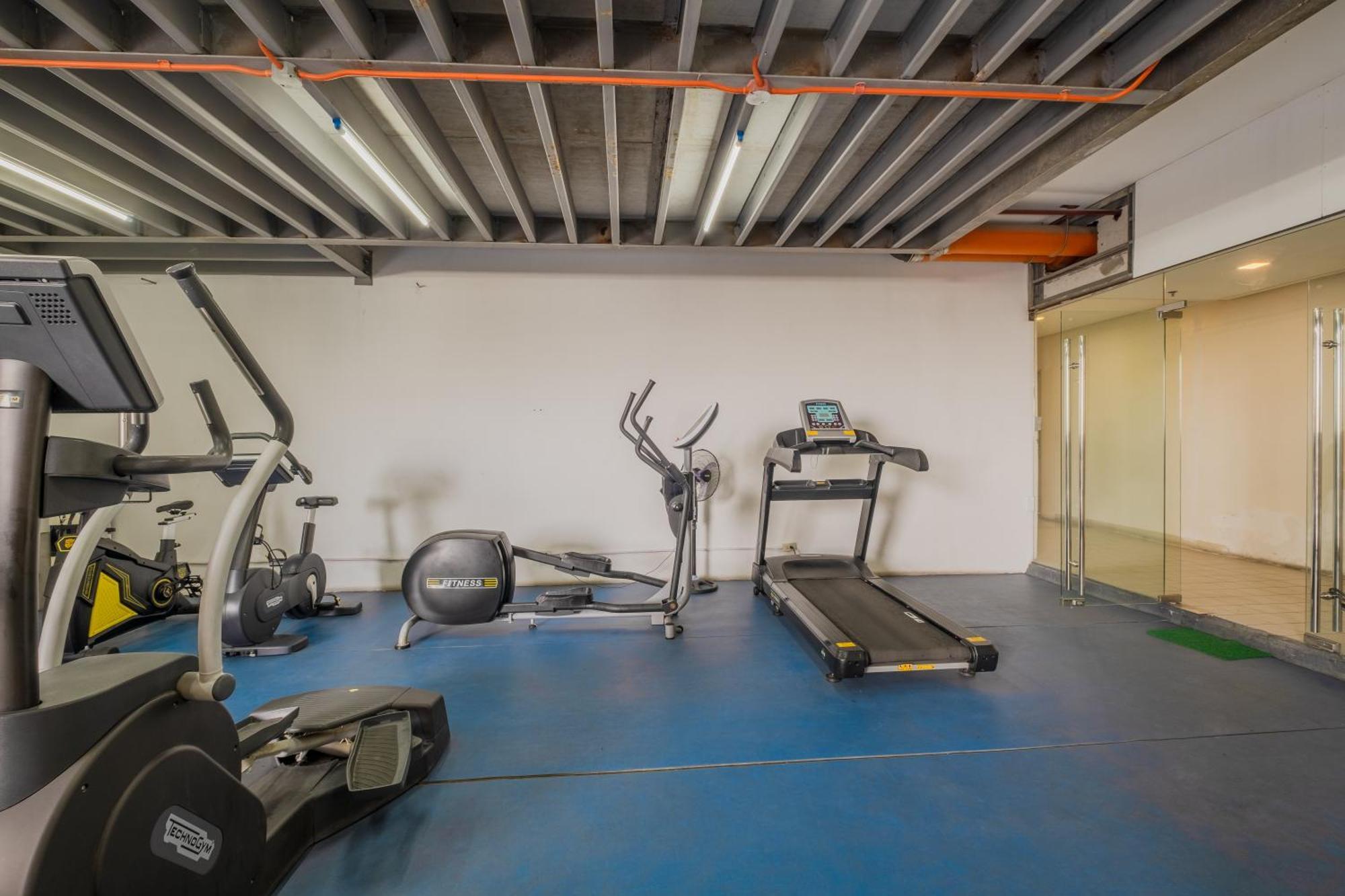 Elegant In Qc 100mbps Internet Speed Free Gym & Pool Access