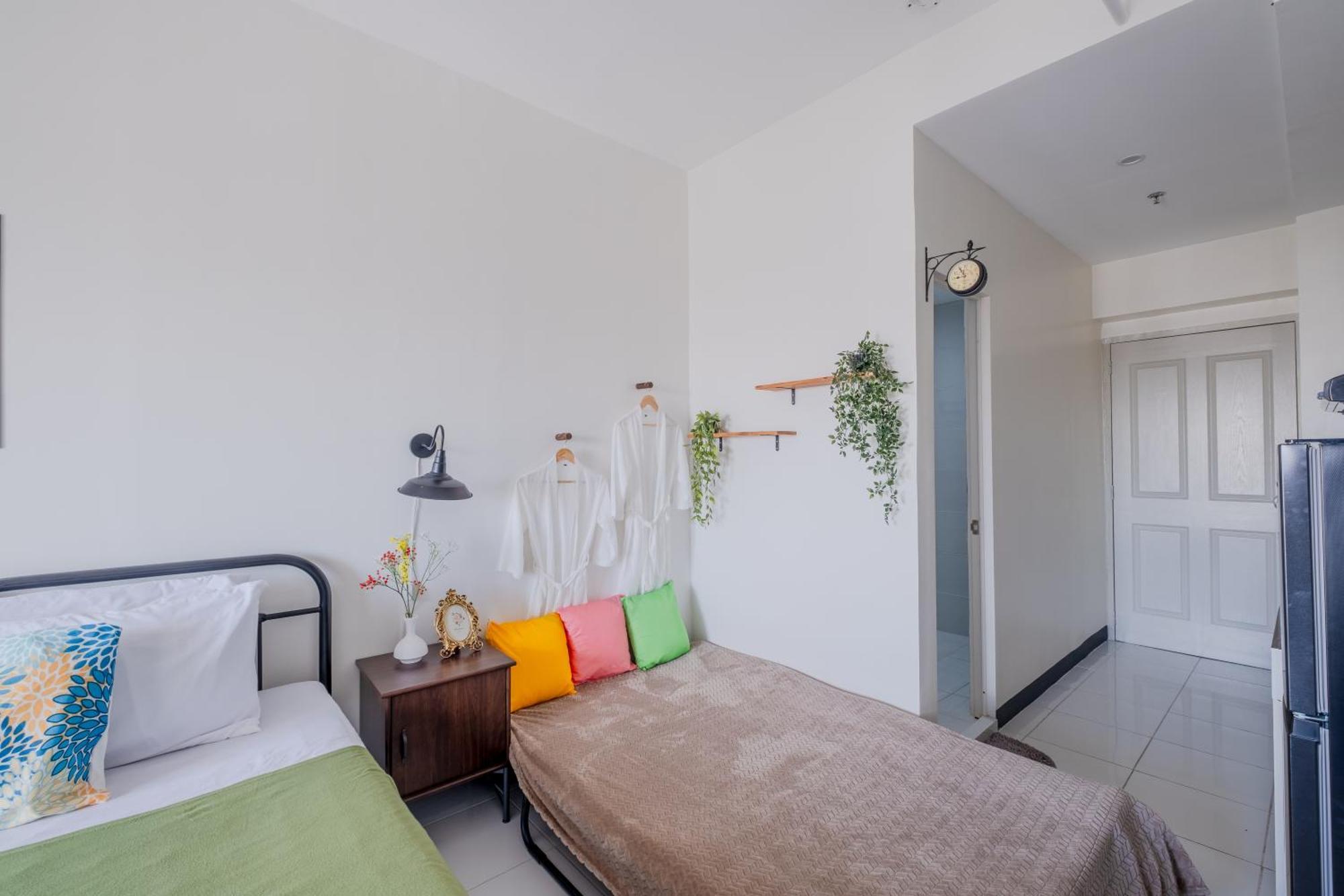 Elegant In Qc 100mbps Internet Speed Free Gym & Pool Access Apartment *