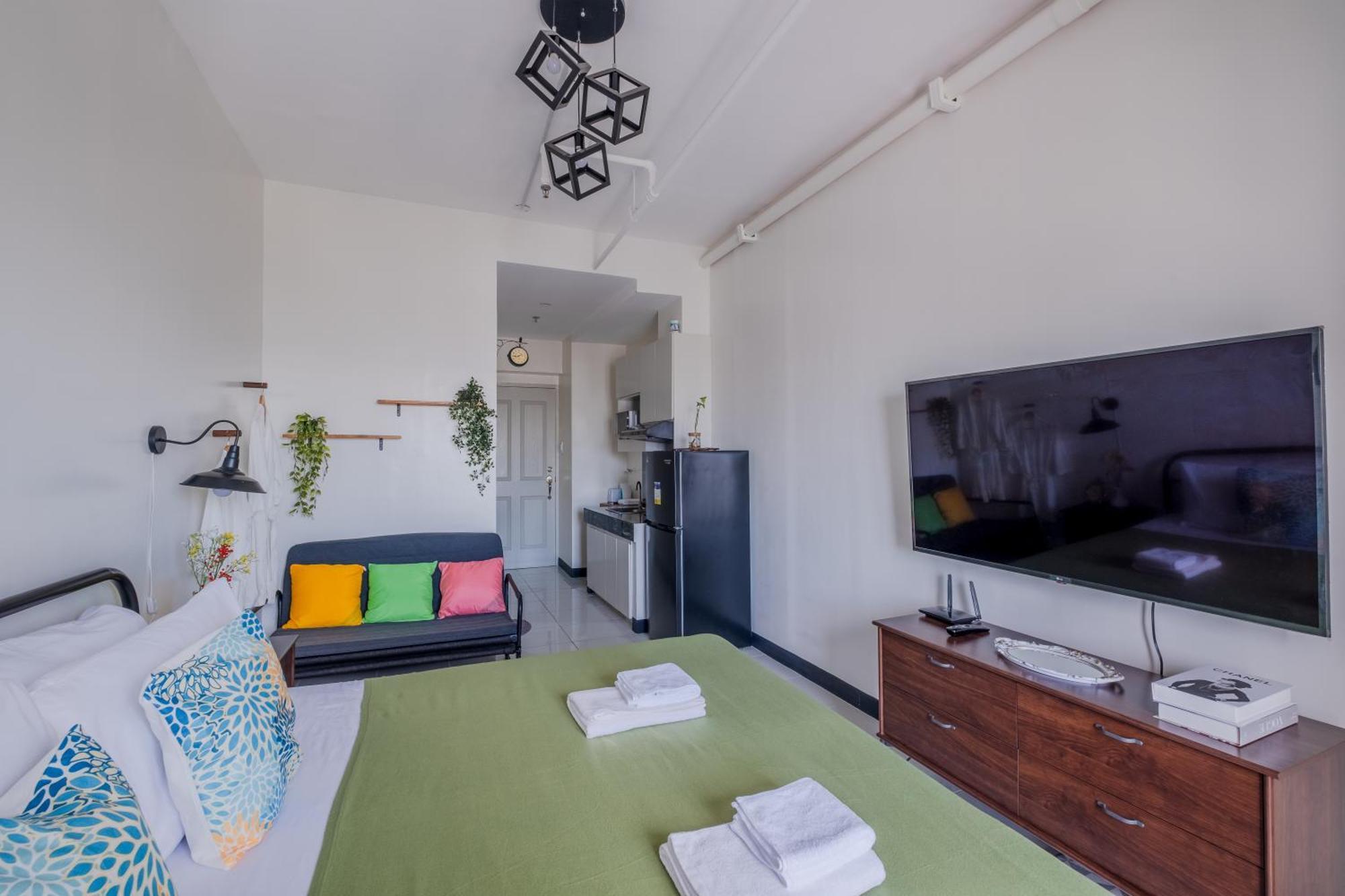 Apartment Elegant In Qc 100mbps Internet Speed Free Gym & Pool Access Manila