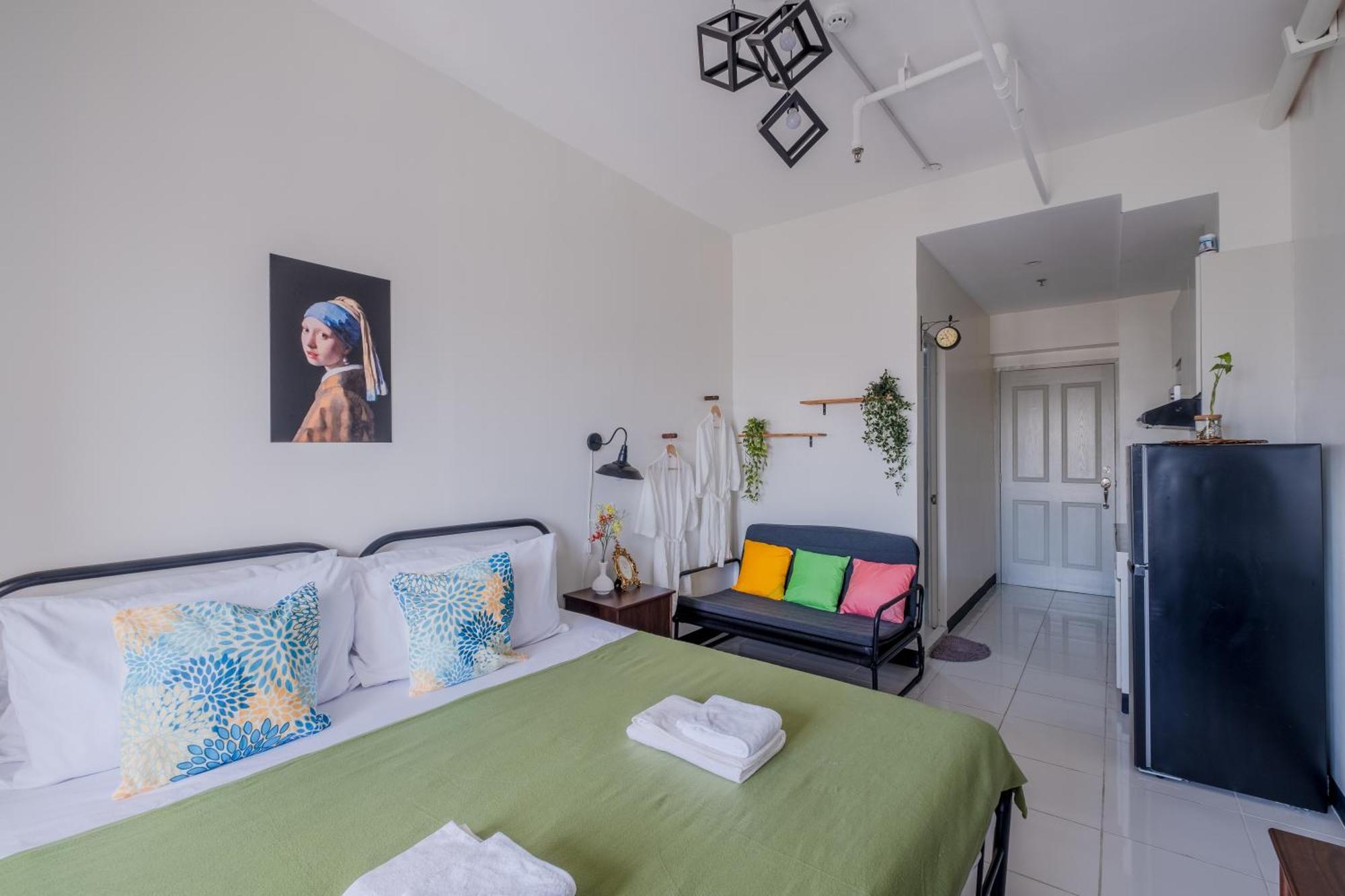 Elegant In Qc 100mbps Internet Speed Free Gym & Pool Access Manila