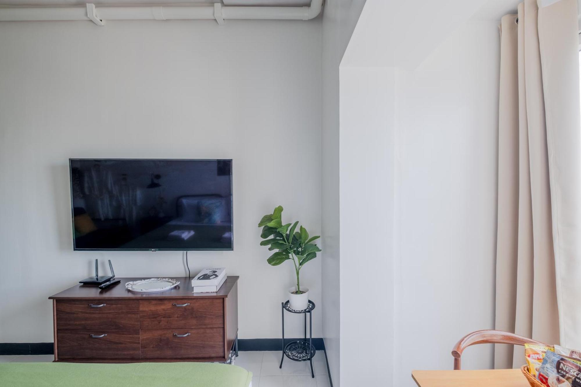 Elegant In Qc 100mbps Internet Speed Free Gym & Pool Access