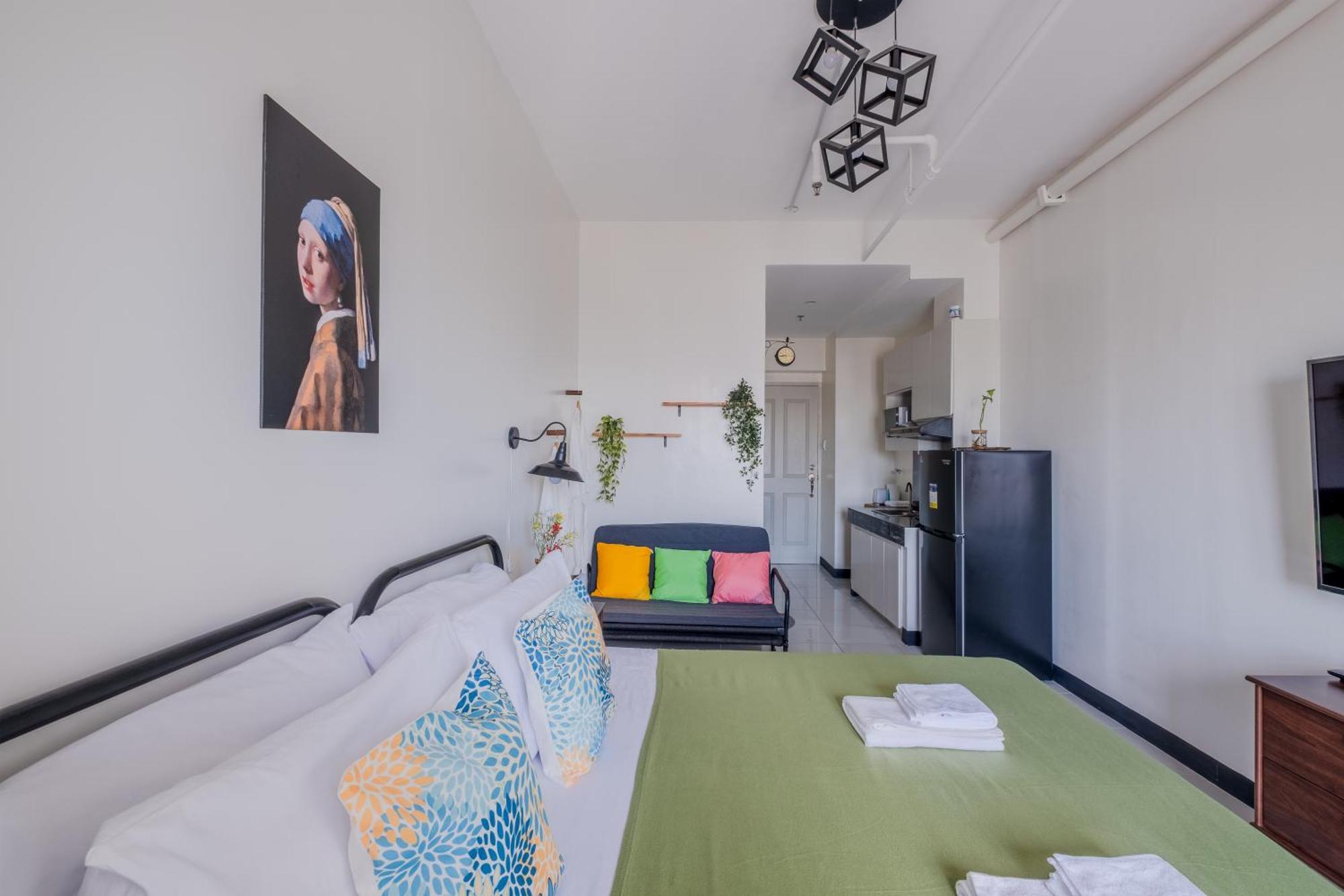 Elegant In Qc 100mbps Internet Speed Free Gym & Pool Access Apartment