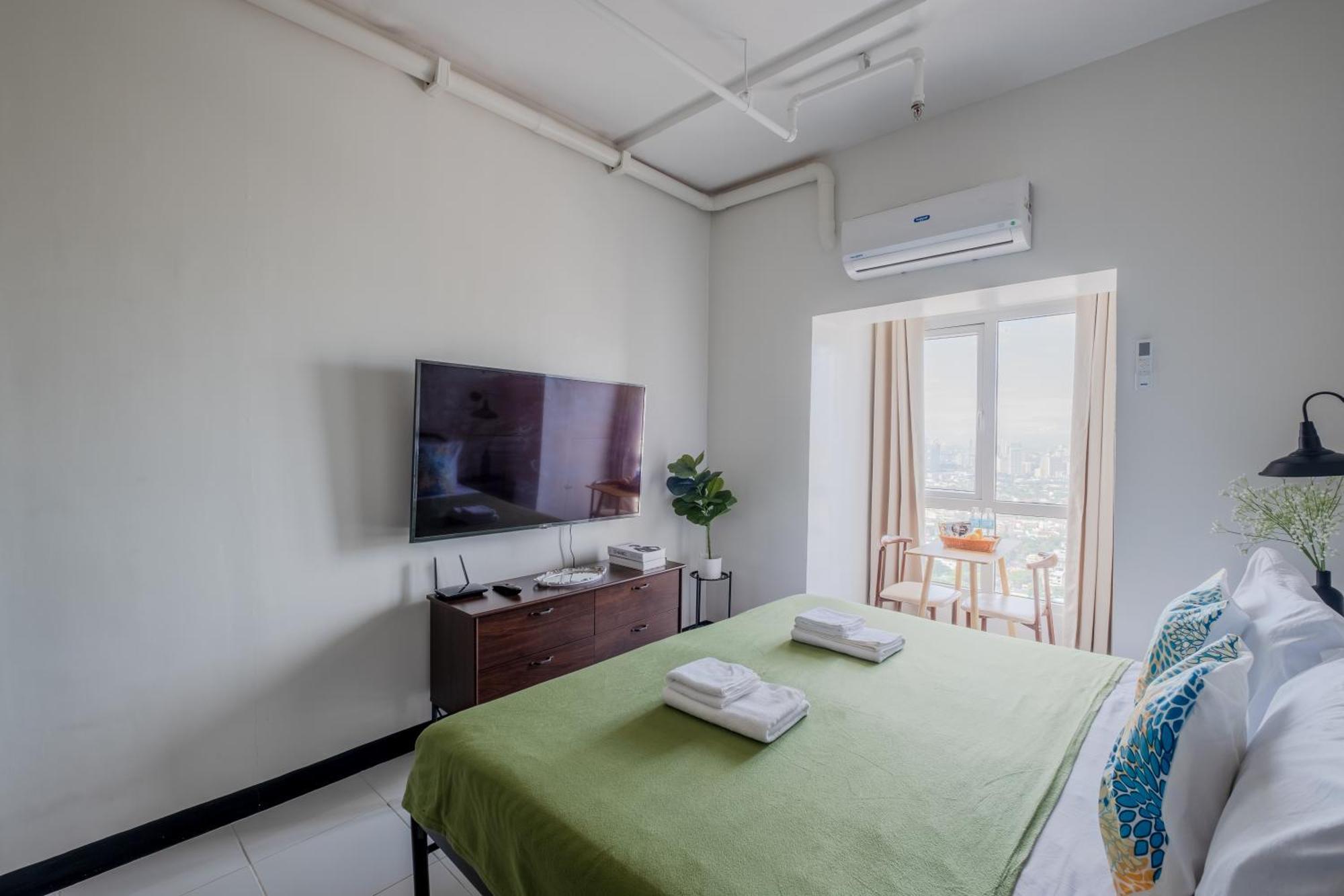 Elegant In Qc 100mbps Internet Speed Free Gym & Pool Access Apartment Manila