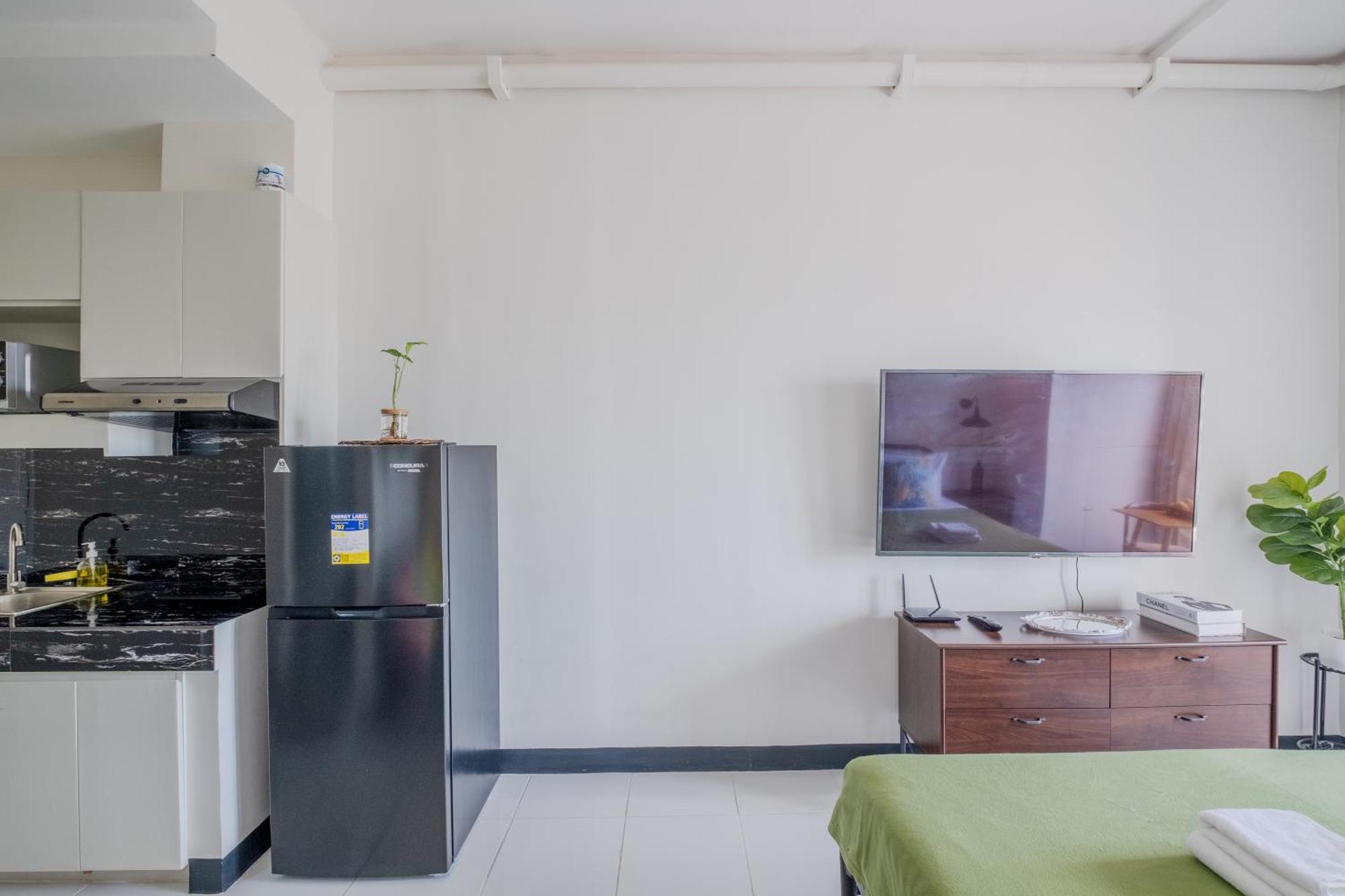 Apartment Elegant In Qc 100mbps Internet Speed Free Gym & Pool Access Manila