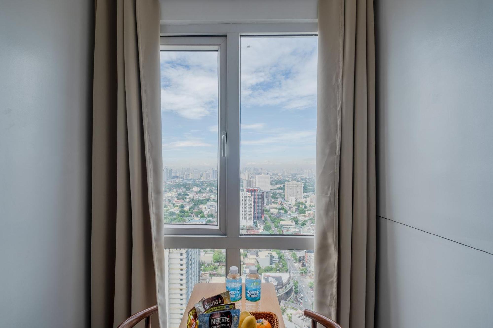 Elegant In Qc 100mbps Internet Speed Free Gym & Pool Access *