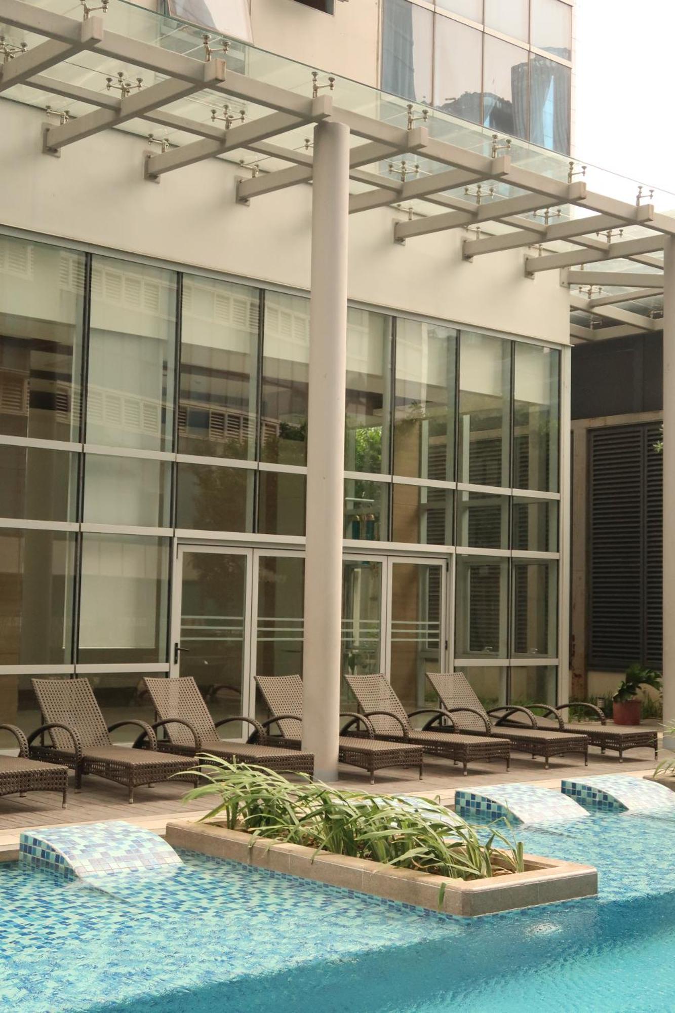 Uptown Suites-aesthetic Chic 2 Bedroom In Uptown Parksuites Bgc Apartment