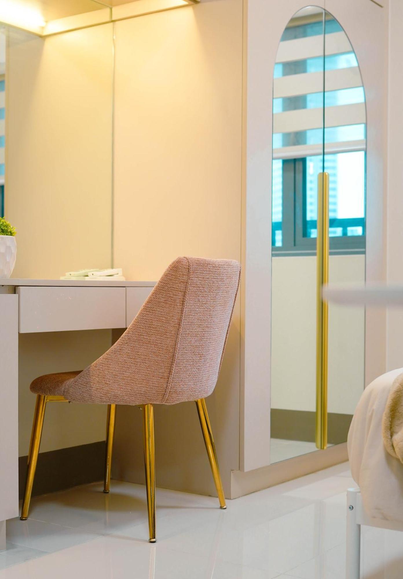 Casa Eleganza At Fame Residences - 1br Corner Unit, Cbd, Gym, Pool, Wifi, Great View Manila