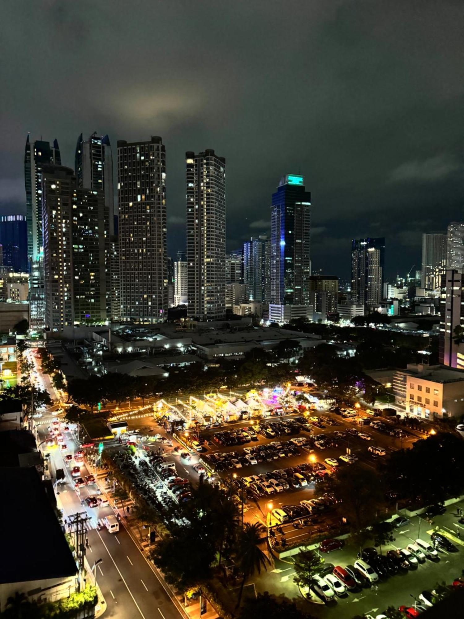 Casa Eleganza At Fame Residences - 1br Corner Unit, Cbd, Gym, Pool, Wifi, Great View
