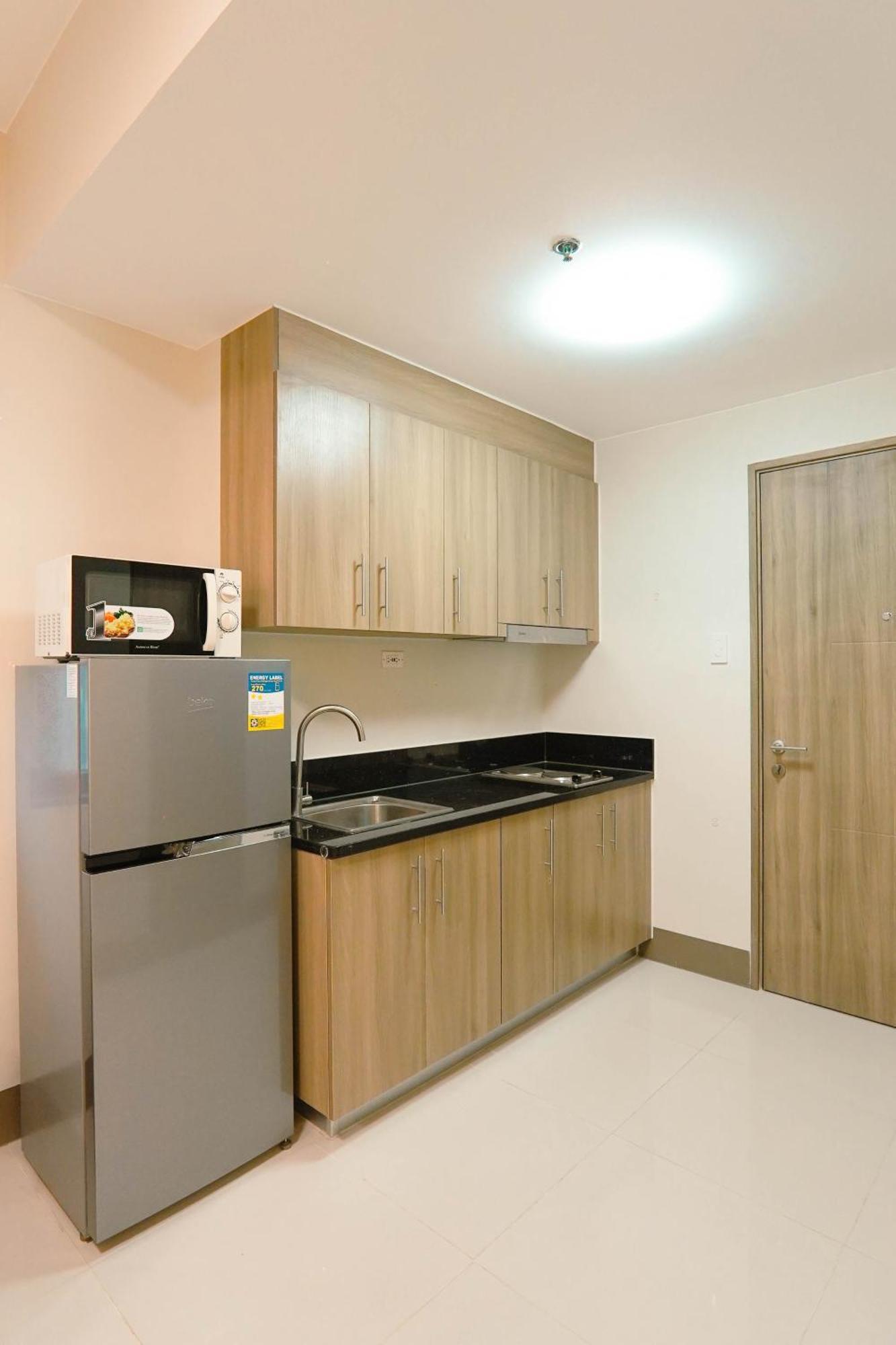 Casa Eleganza At Fame Residences - 1br Corner Unit, Cbd, Gym, Pool, Wifi, Great View * Manila