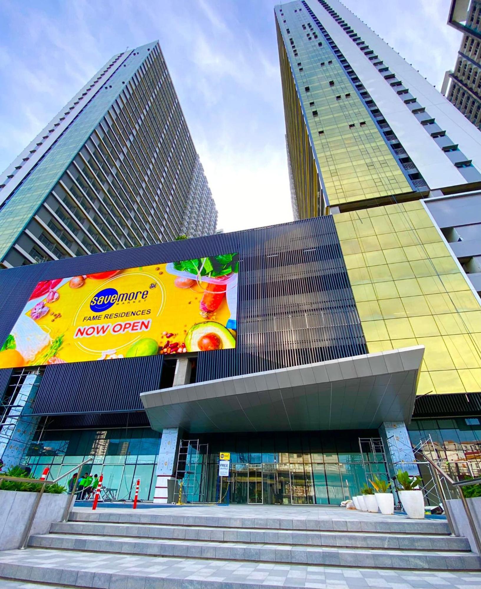 Casa Eleganza At Fame Residences - 1br Corner Unit, Cbd, Gym, Pool, Wifi, Great View Manila