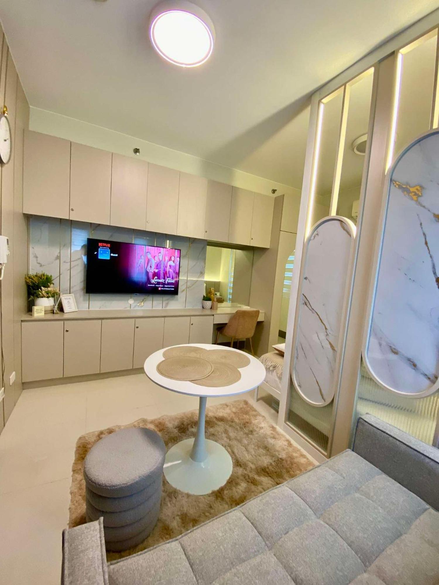 Casa Eleganza At Fame Residences - 1br Corner Unit, Cbd, Gym, Pool, Wifi, Great View *