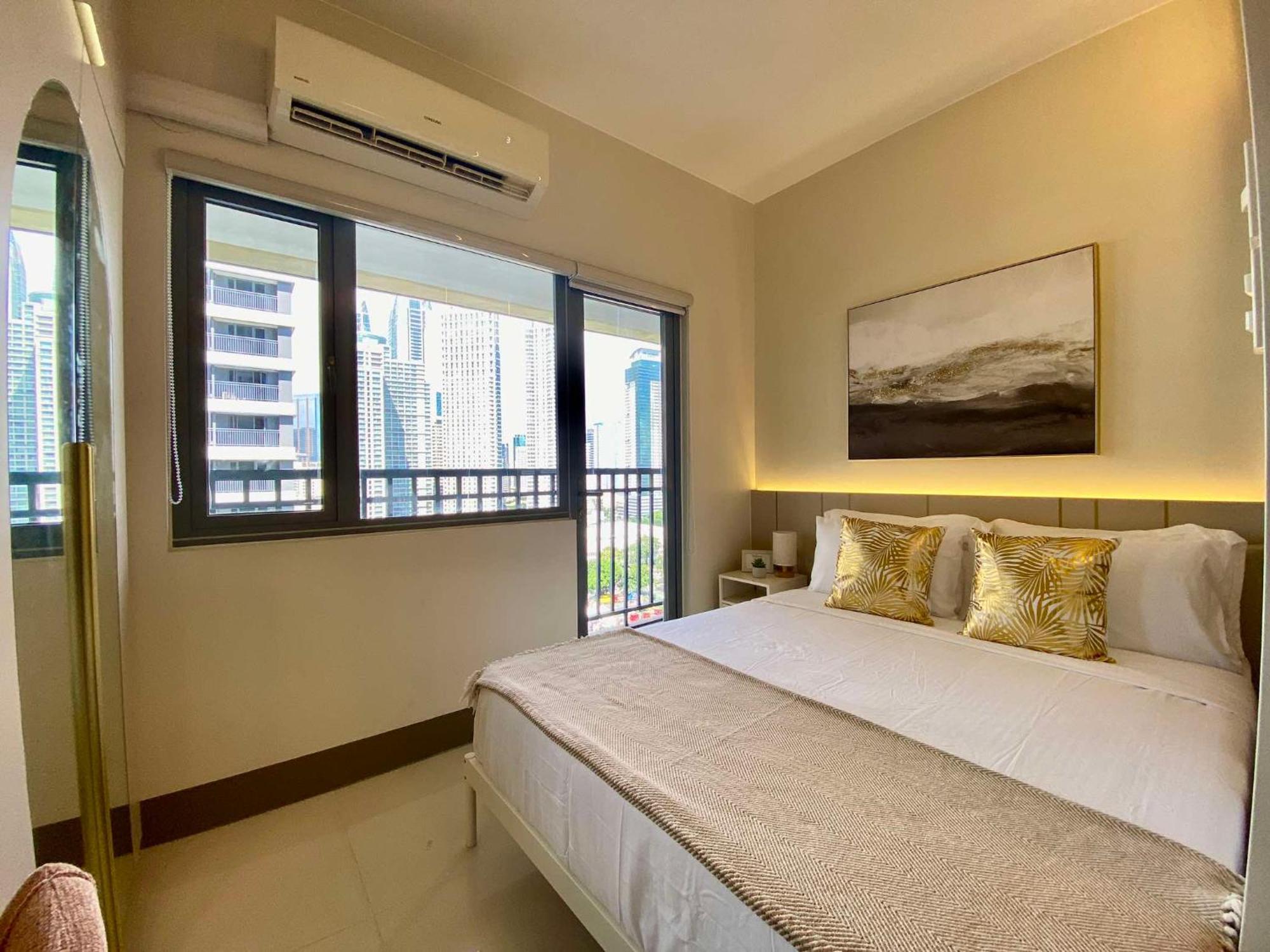 Casa Eleganza At Fame Residences - 1br Corner Unit, Cbd, Gym, Pool, Wifi, Great View