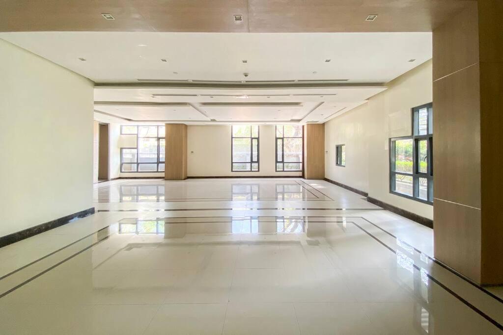 Stayhere Relax & Retreat In Viceroy Mckinley Hill *